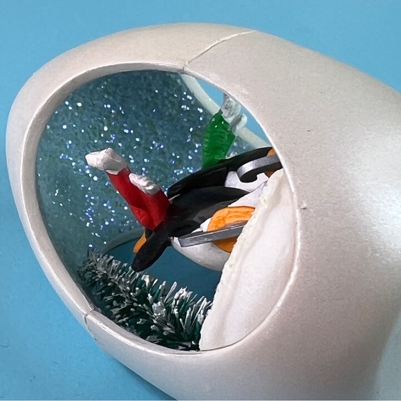 Hallmark Keepsake Ornament Winter Surprise Handcrafted & Dated 1990 QX444-3 - Picture 12 of 13